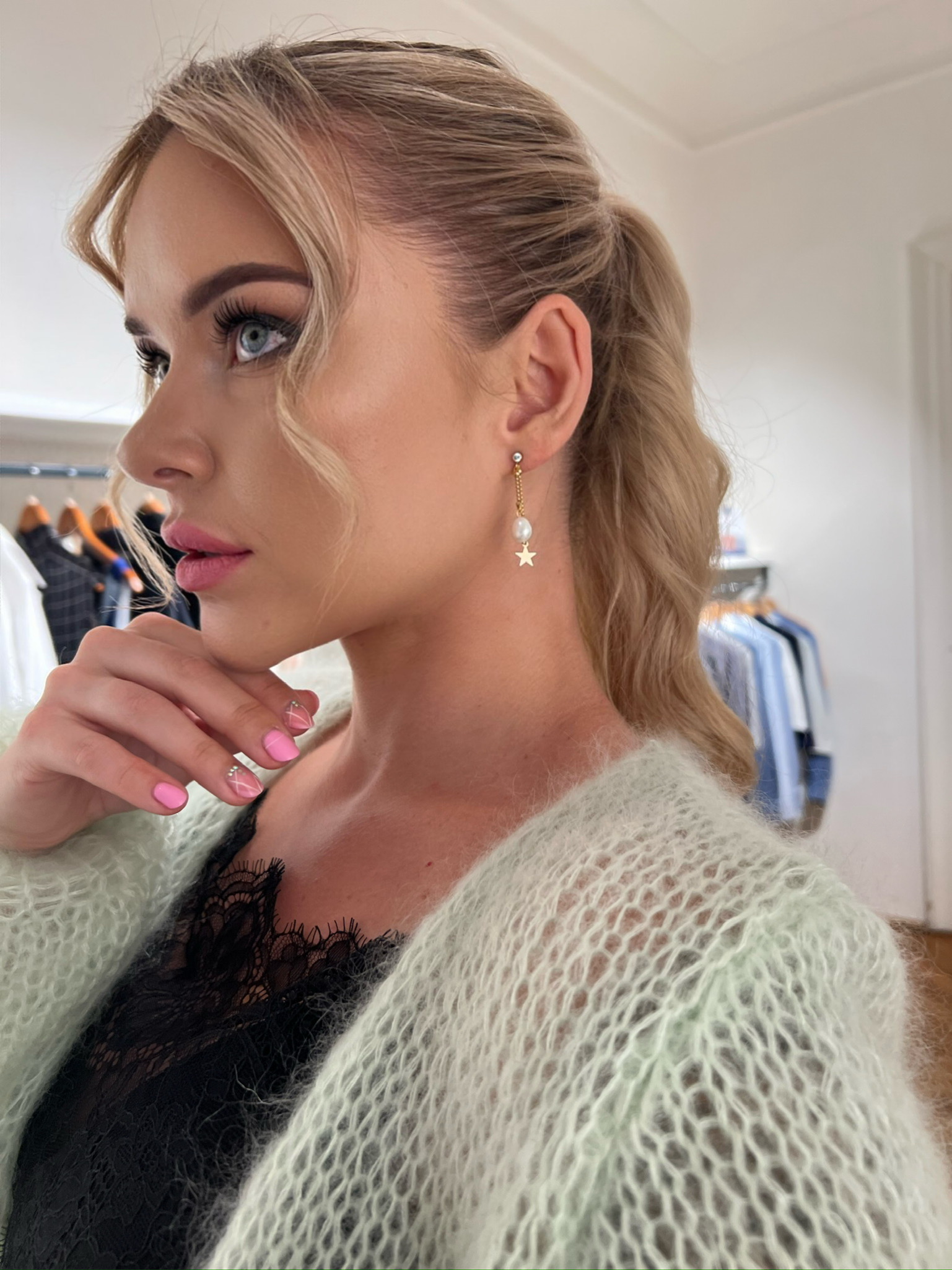 NÁUŠNICE S PERLAMI A HVĚZDAMI NA ŘETÍZKU - Obrázek 2