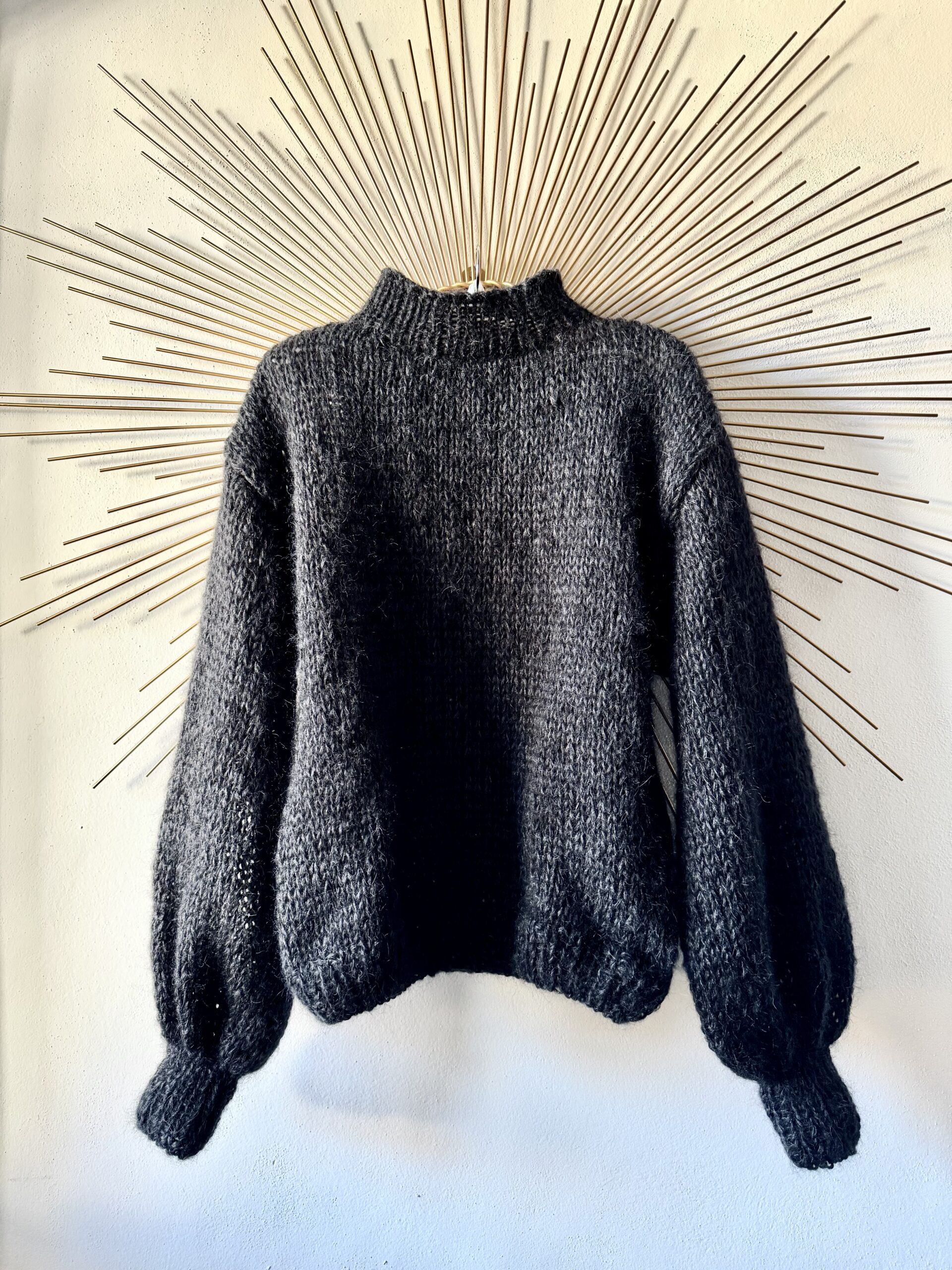 NÍZKÝ ROLÁK KRÁSKA V ČERNÉ