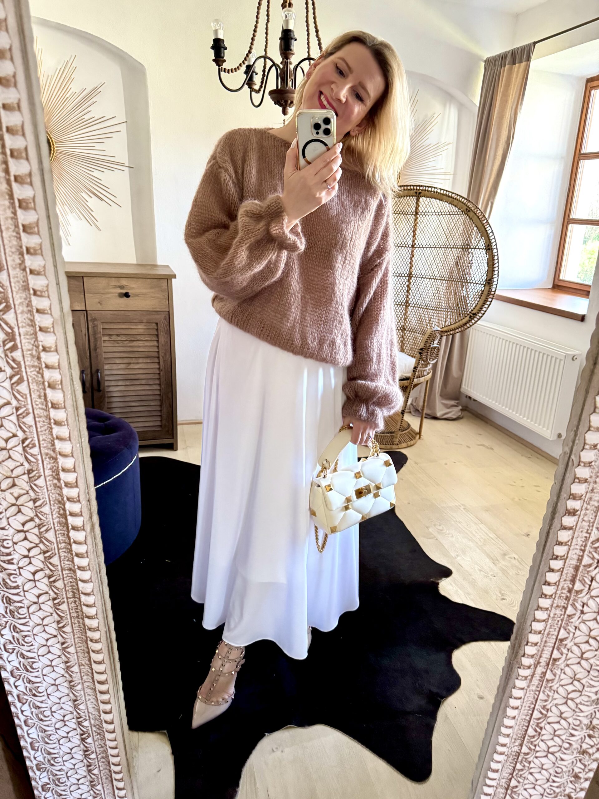 SVETR MOHER S HEDVÁBÍM V MANDLOVĚ HNĚDÉ - Obrázek 2