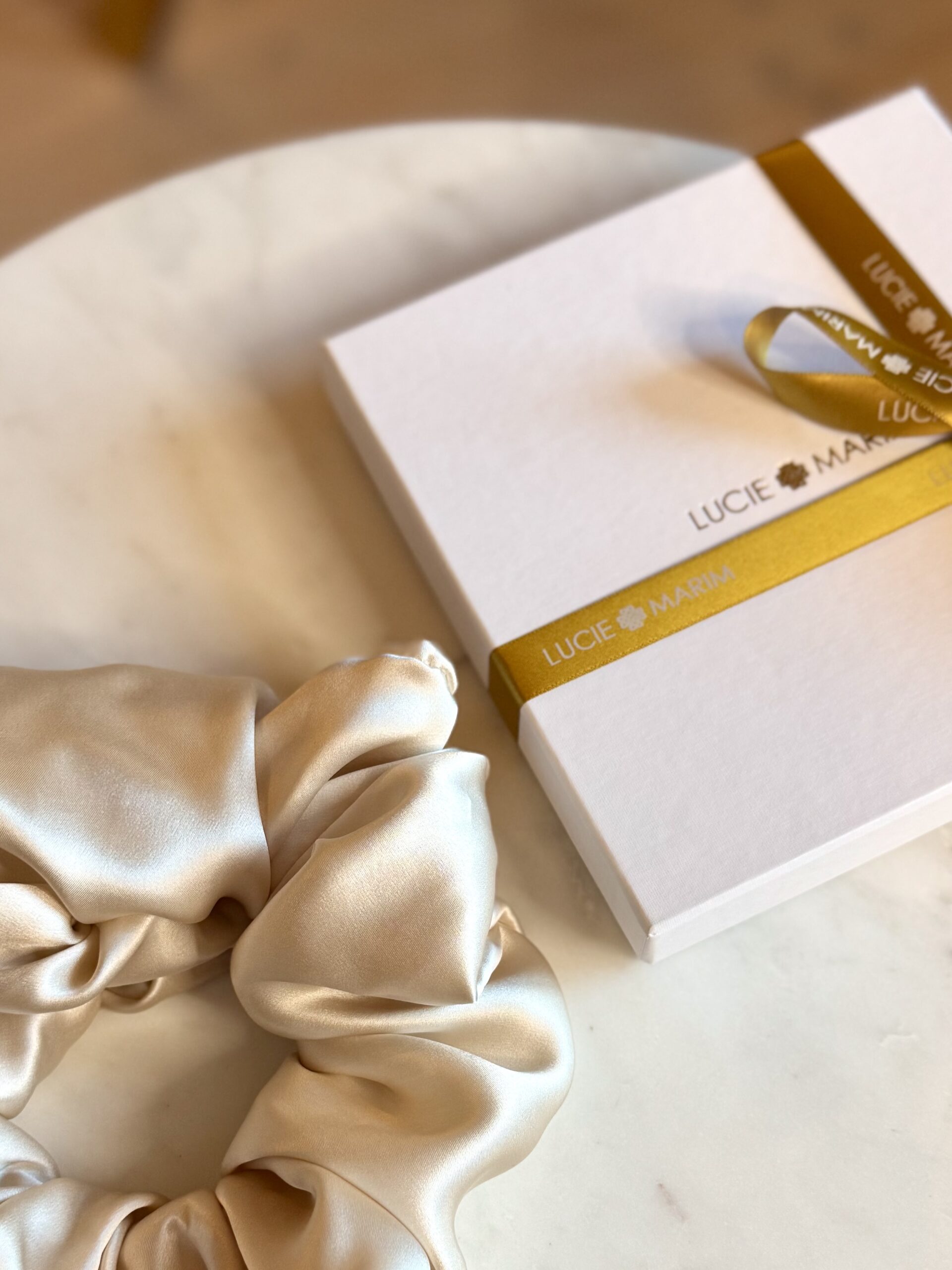 HEDVÁBNÁ MAXIGUMIČKA v dárkovém balení