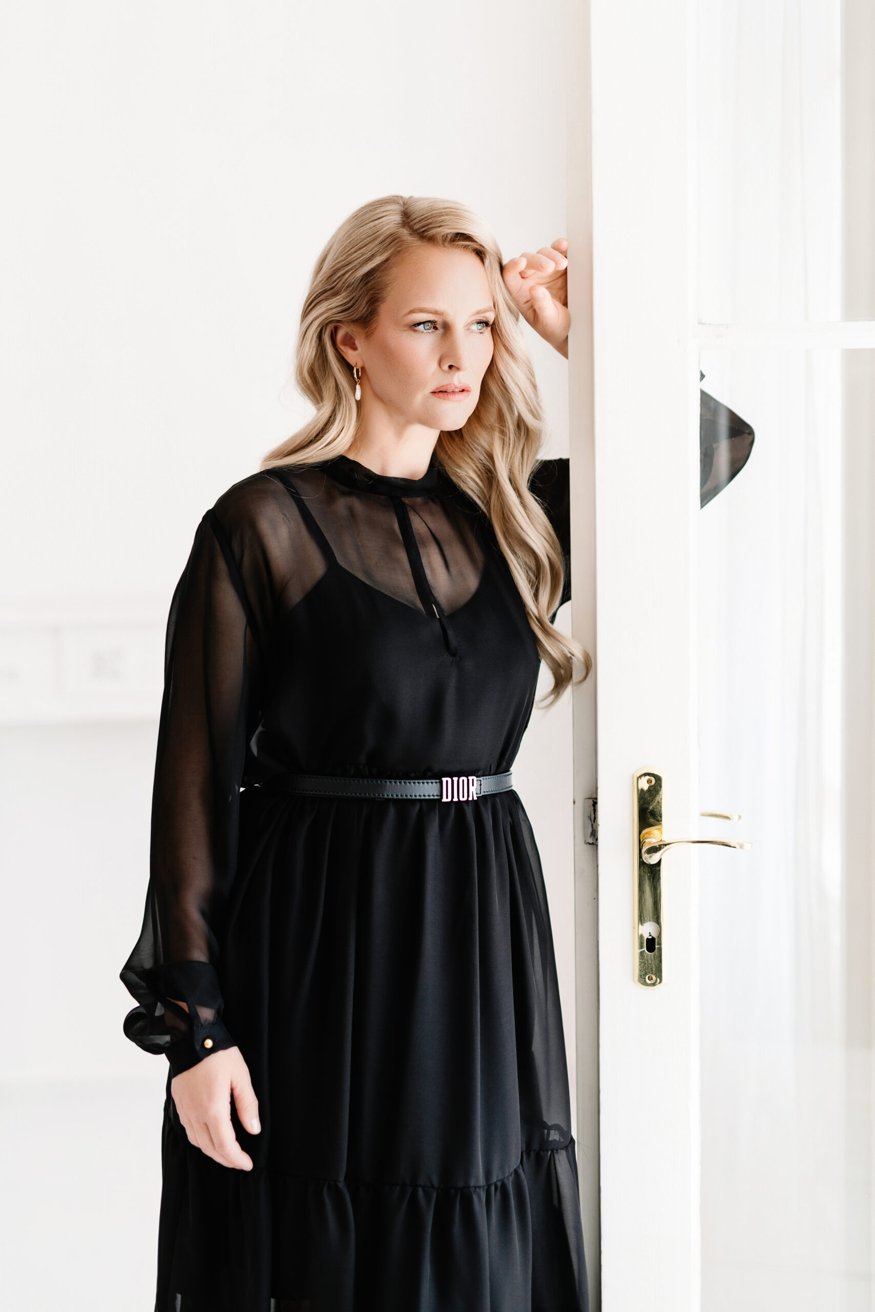 LUXURY LINE HEDVÁBNÉ ŠATY MABEL DARK MUSES - Obrázek 4