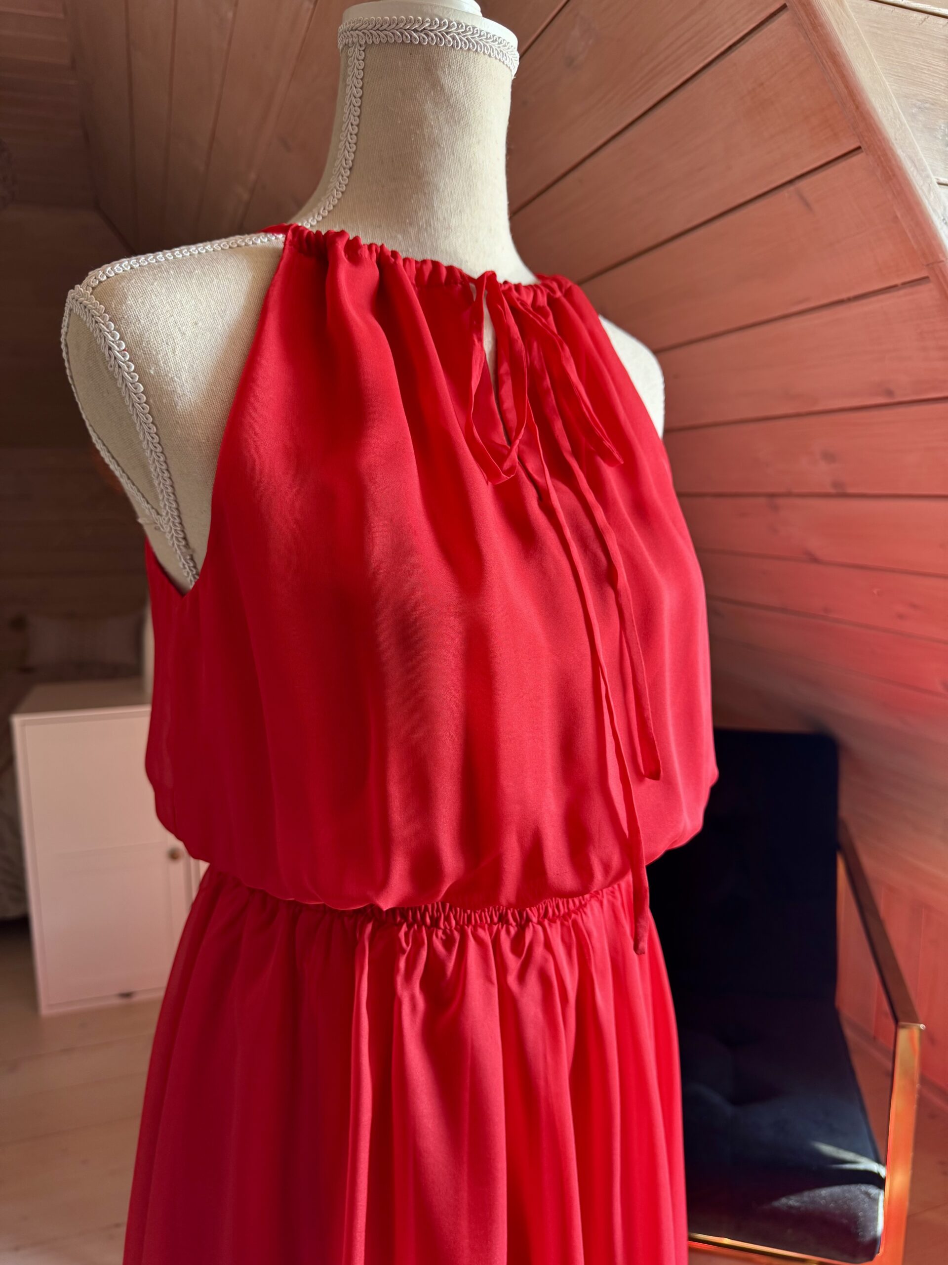 HEDVÁBNÉ ŠATY ZOE V ČERVENÉ - Obrázek 5