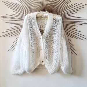 LEHOUČKÝ MOHEROVÝ CARDIGAN V BÍLÉ