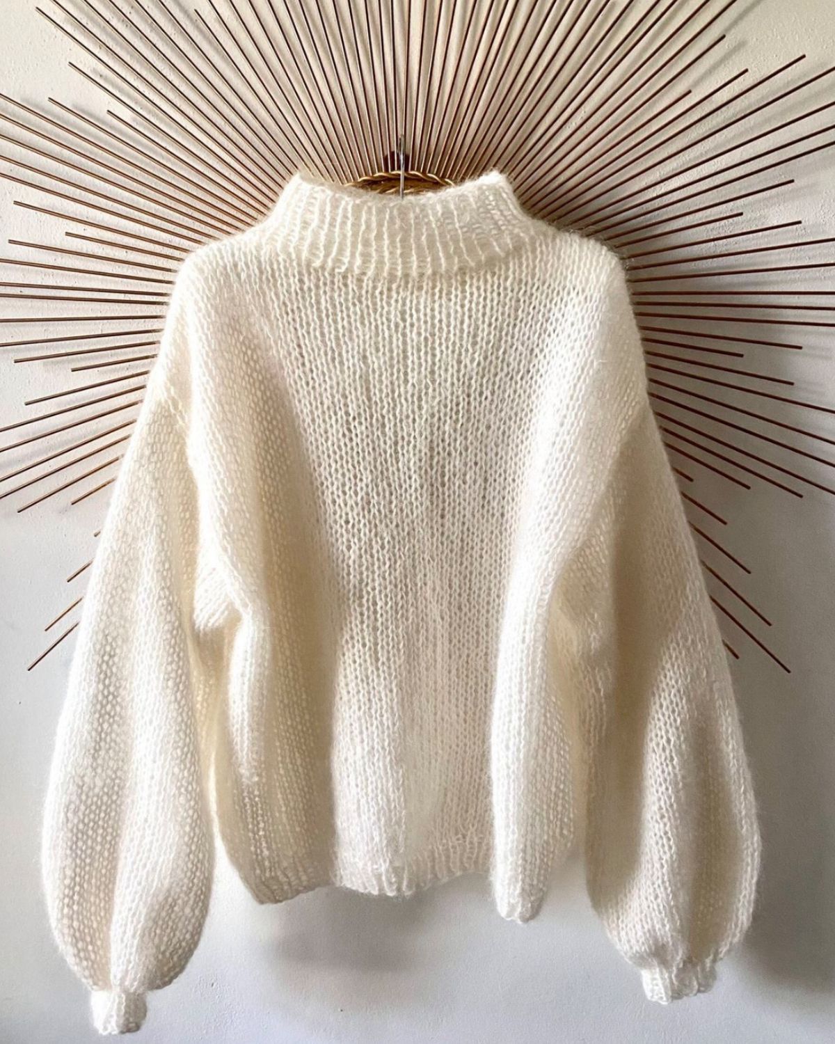 Mohérový svetr rolák v krásné bílé barvě.